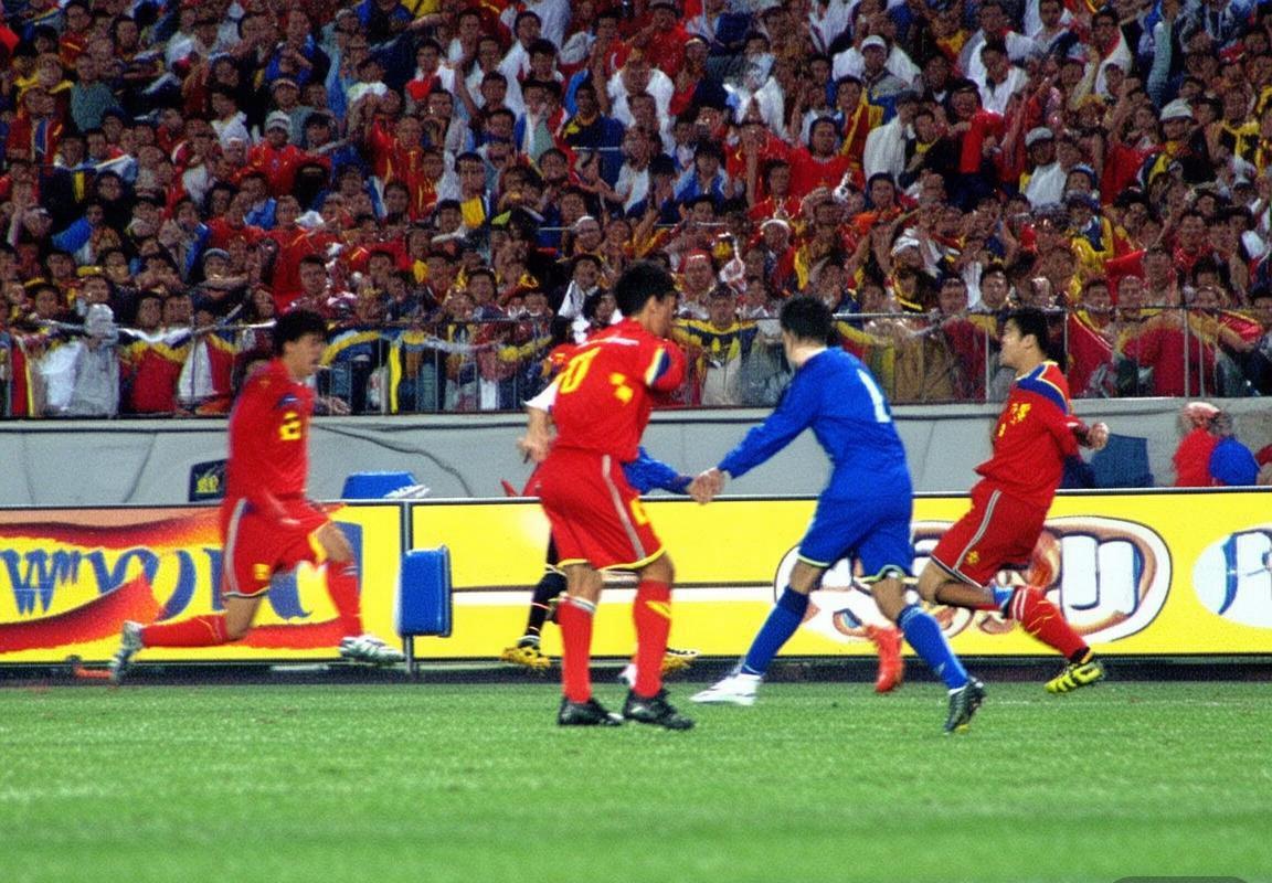 2002年韩日世界杯：中哥之战激情瞬间回顾